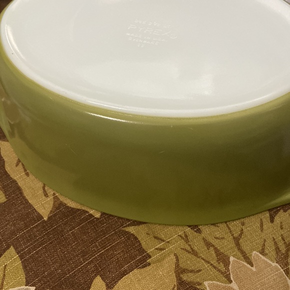 VTG Pyrex Verde Olive Green pattern 2.5 QT w/lid EUC MCM 1967 - Picture 5 of 11